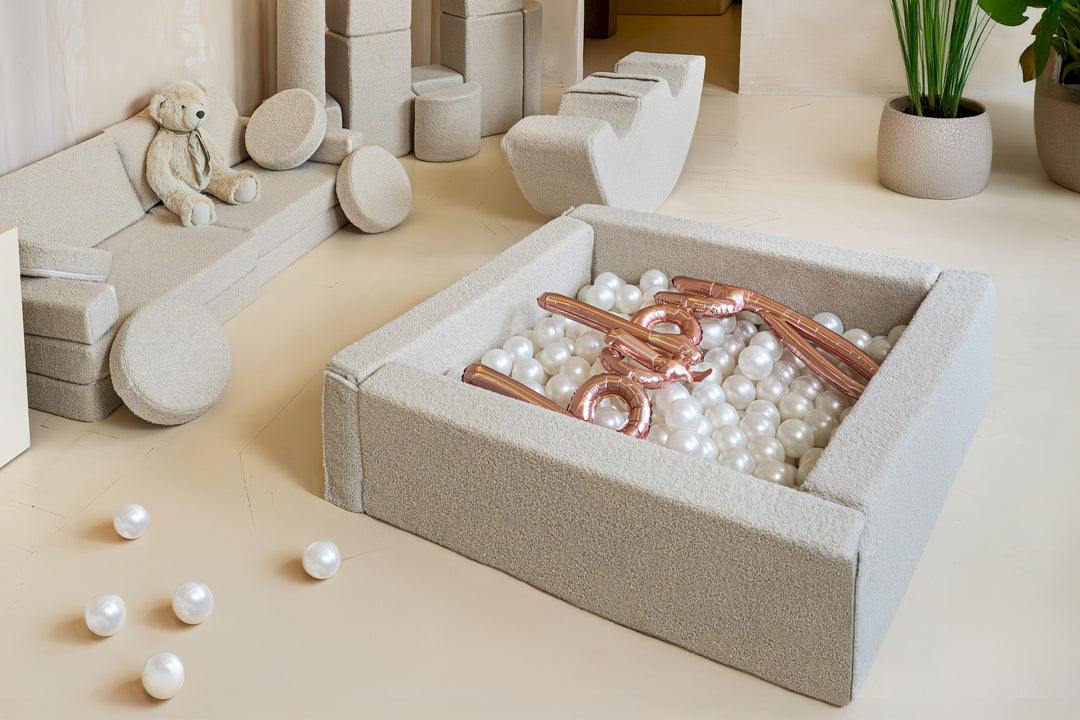 Square bouclé ball pit with 300 balls, 5 elements
