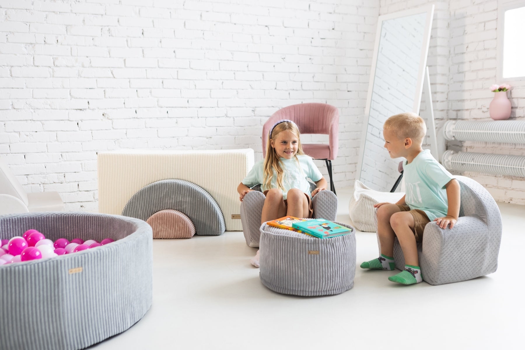 Ball pit + 200 balls, corduroy fabric