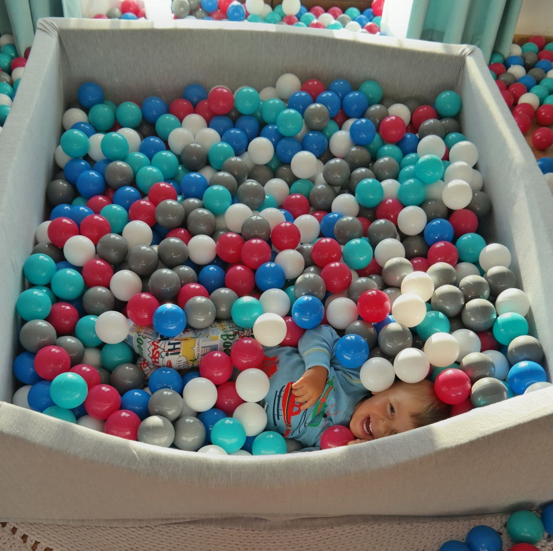 Soft Jersey ball pit with 600 balls, 120x120 cm