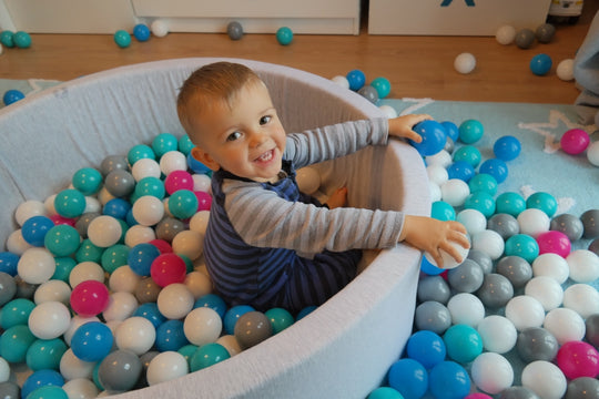 Soft Jersey ball pit with 200 balls