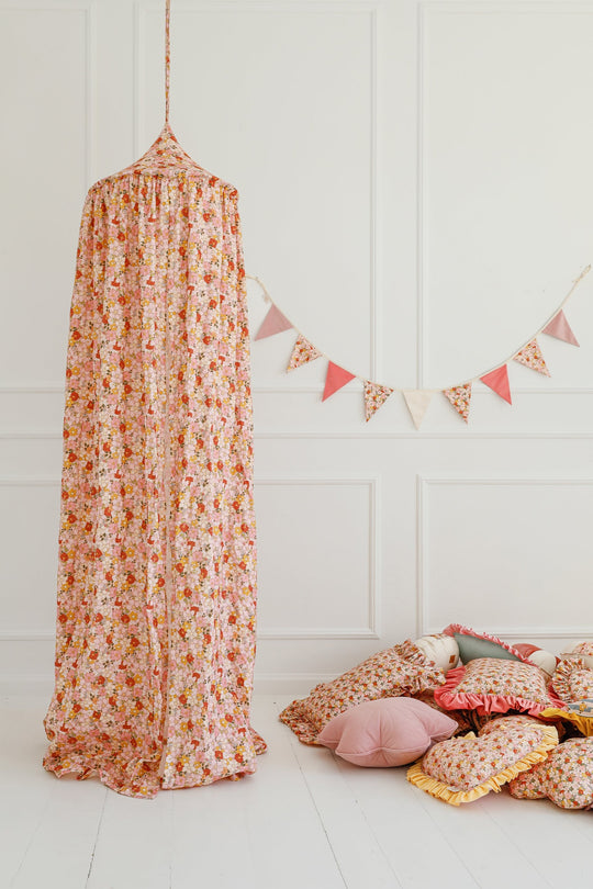 Garland - Birthday In Garden